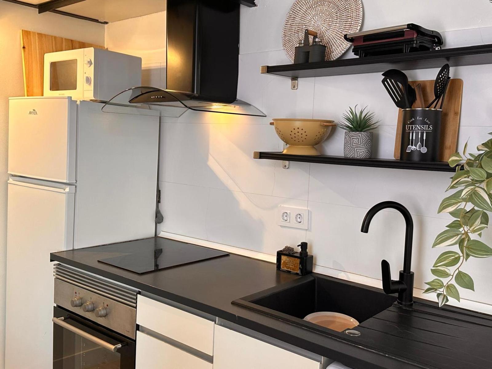 Apartaestudio Muy Proximo Valencia บูร์จาซ็อต ภายนอก รูปภาพ